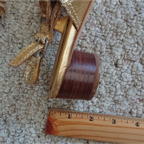 BCBG Max Azria Metallic Gold Tone leather Embellished Thongs size 37.5B - Picture 11 of 12